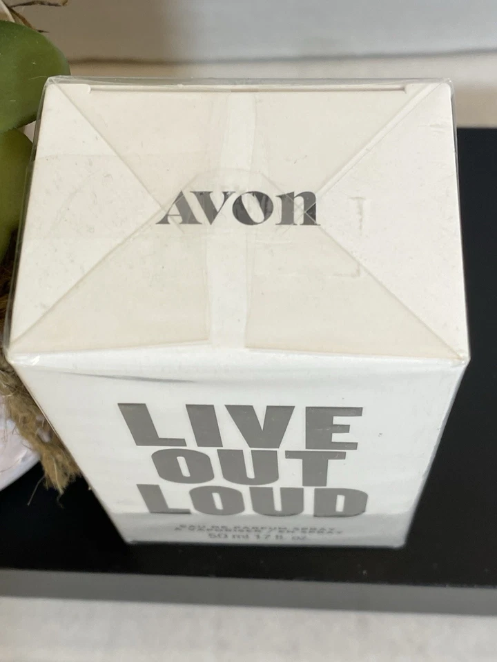 Avon LIVE OUT LOUD Eau De Parfum Perfume Spray 50 ml 1,7 fl oz - Nuevo sellado Foto 2 de 4