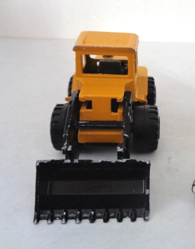 FRONT END LOADER/1970'S VINTAGE MAJORETTE LOADER. TRACTO 1/87. NO 211/263. - Image 2 of 4