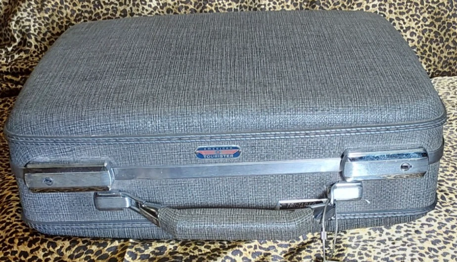 American Tourister 硬质行李箱三锥形行李箱 13 英寸 X 16 英寸 — 第 2/4 张图片