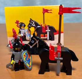 Old LEGO 6009 Black Knight with Horse