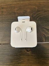 Apple earbuds / AirPods wired lightning connector