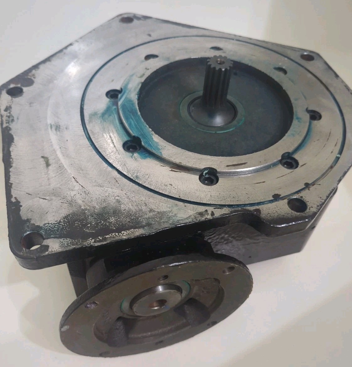 Altec Aerial Rotation Gearbox 981751046 A-T40C Telstra T40C