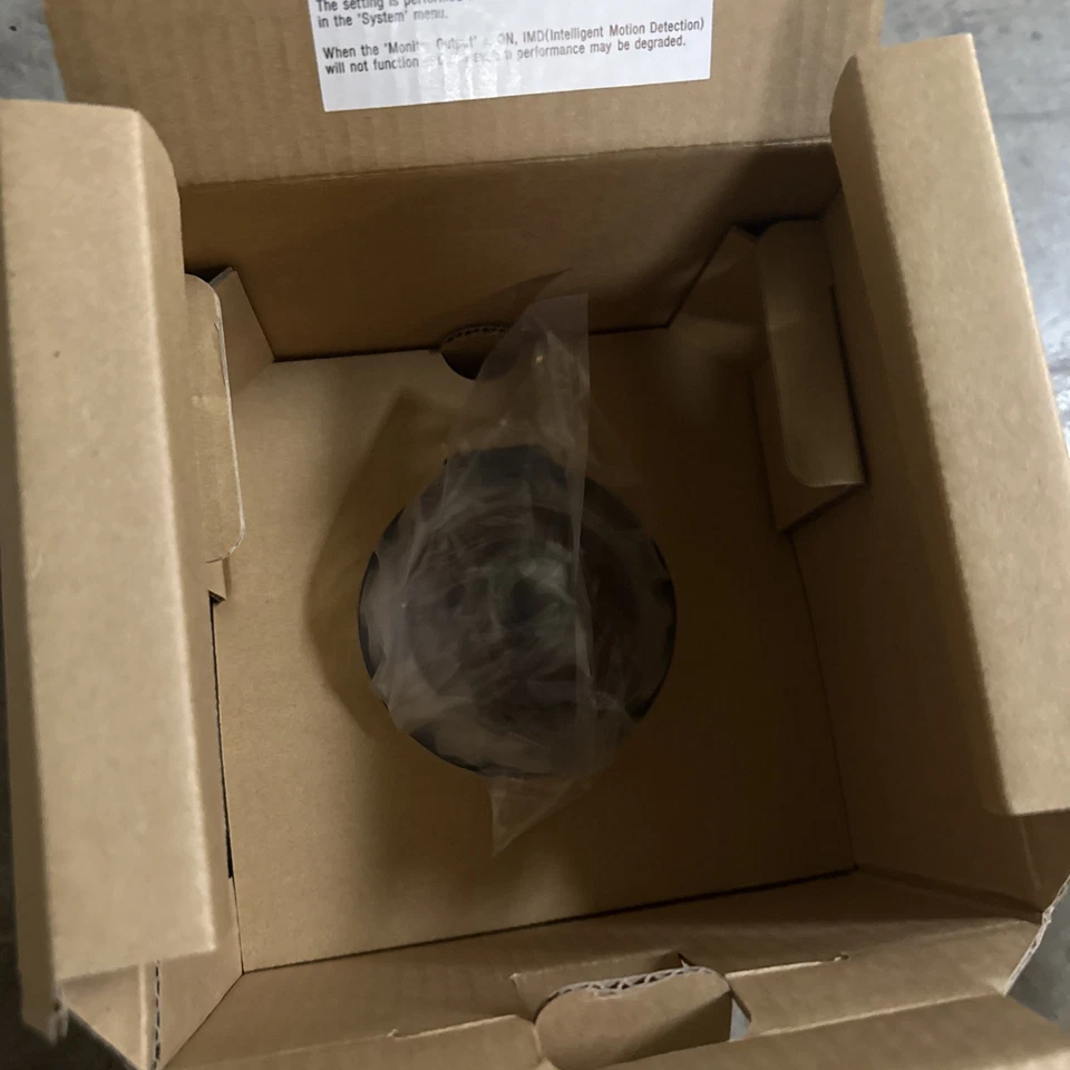 Cámara minidomo Sony SNC-EM520 SD, sensor Cmos Exmor de escaneo progresivo tipo 1/3 Foto 3 de 3