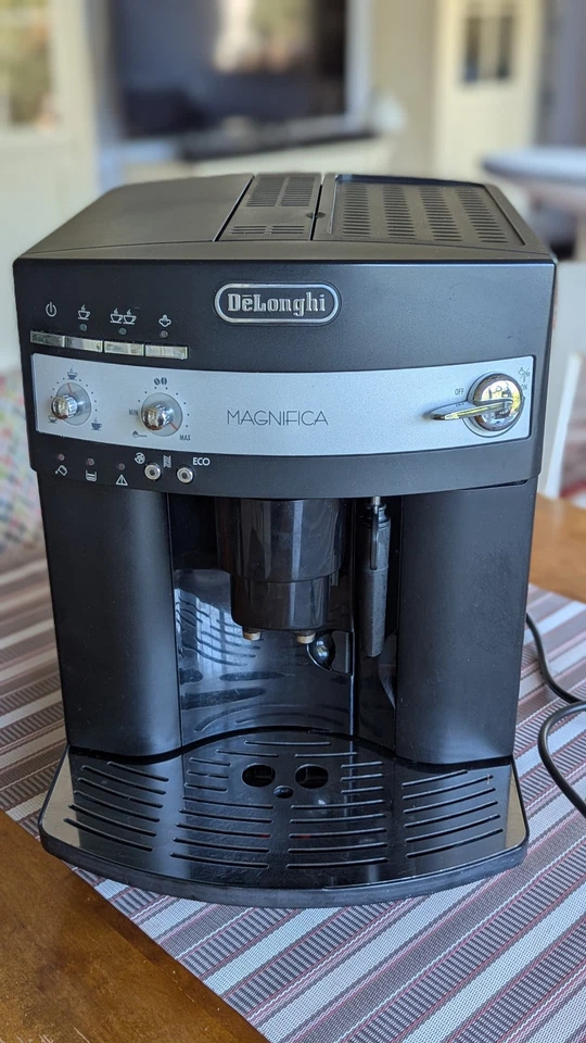 De Longhi Magnifica Esam 3000 Kaffeevollautomat