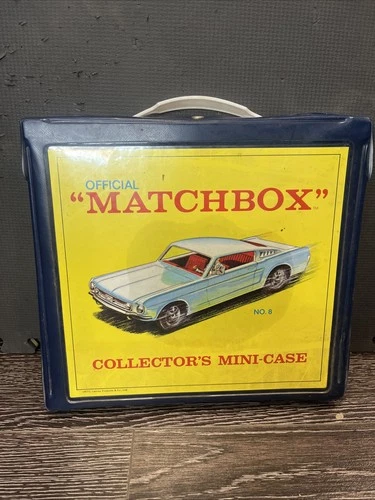 VINTAGE 1967 Official Matchbox Collectors Mini Case by Lesney No.8  Holds 18