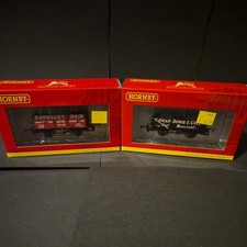 Hornby OO Gauge Wagons X 2 421