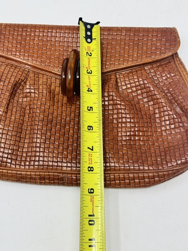 Pochette pochette vintage anni 70 Susan Gail pelle intrecciata marrone chiusura lucite - Foto 20 di 22