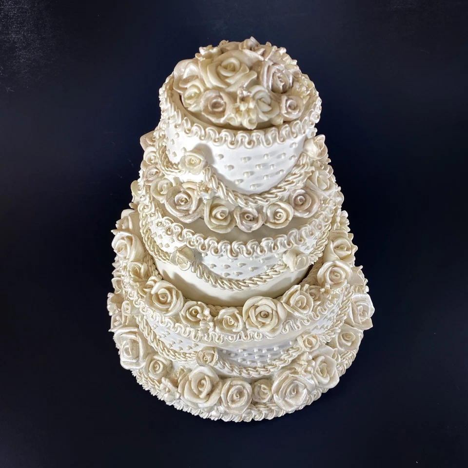 Pastel de boda falso/falso Lillian Rose con caja de música tocando música de boda 8" de alto Foto 2 de 4