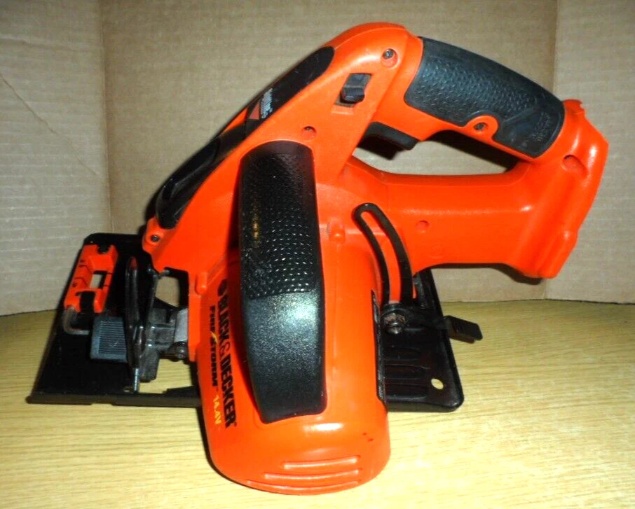 Sierra circular inalámbrica Black & Decker Firestorm 14,4 V CS144 herramienta y hoja solamente Foto 2 de 4