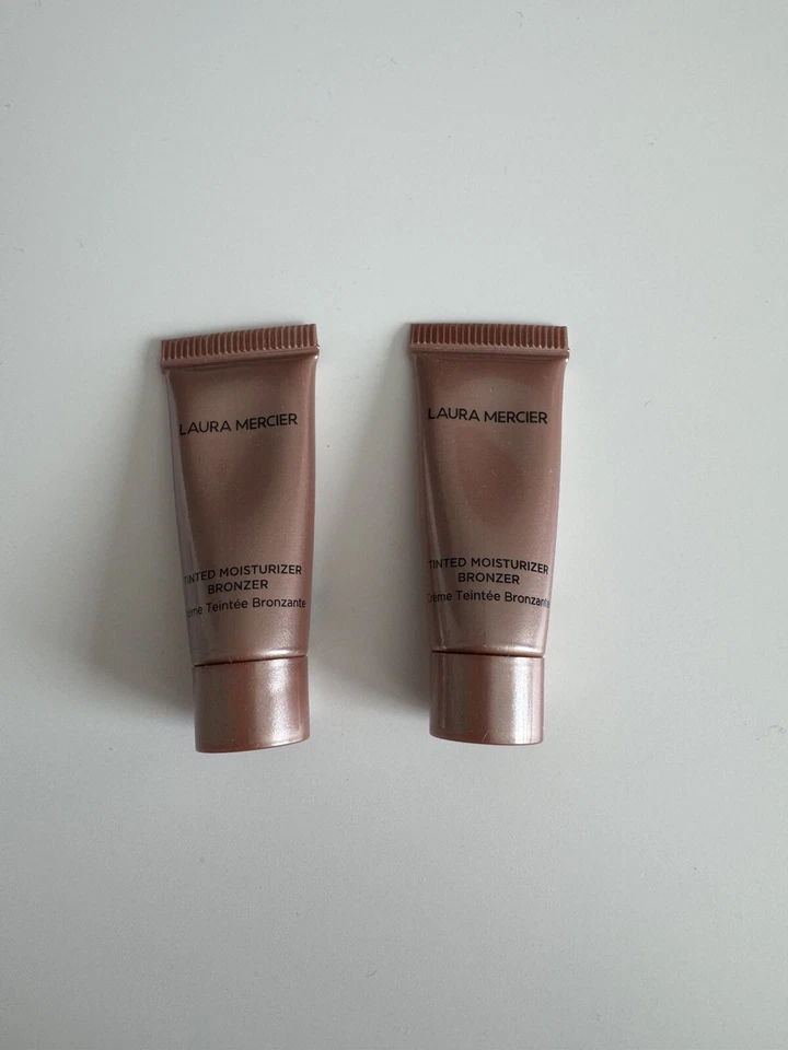 Bronceador hidratante tintado Laura Mercier 3 piezas y rubor color infusión rosa Foto 4 de 4