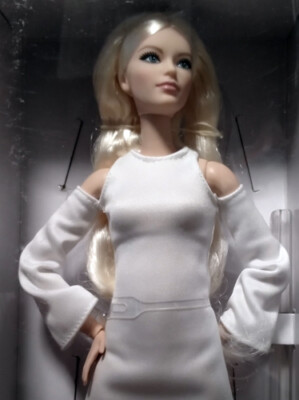 2021 Barbie Looks #6 Platinum Blonde Barbie Signature Looks 2021 Barbie Looks #6 Platinum Blonde Barbie Signature Looks