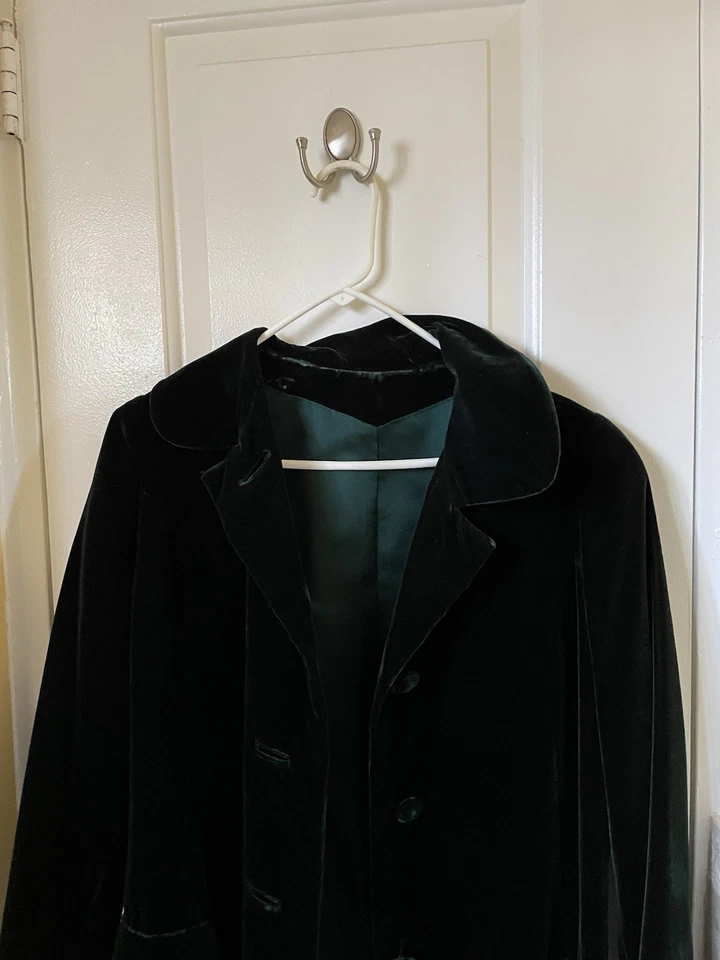 Vintage 1940s Green Velvet Evening Coat - Image 2 of 4