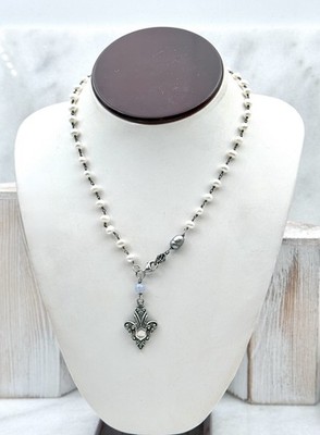 Vintage Sterlingsilber Fleur de Lis Halskette 17'' Perlen