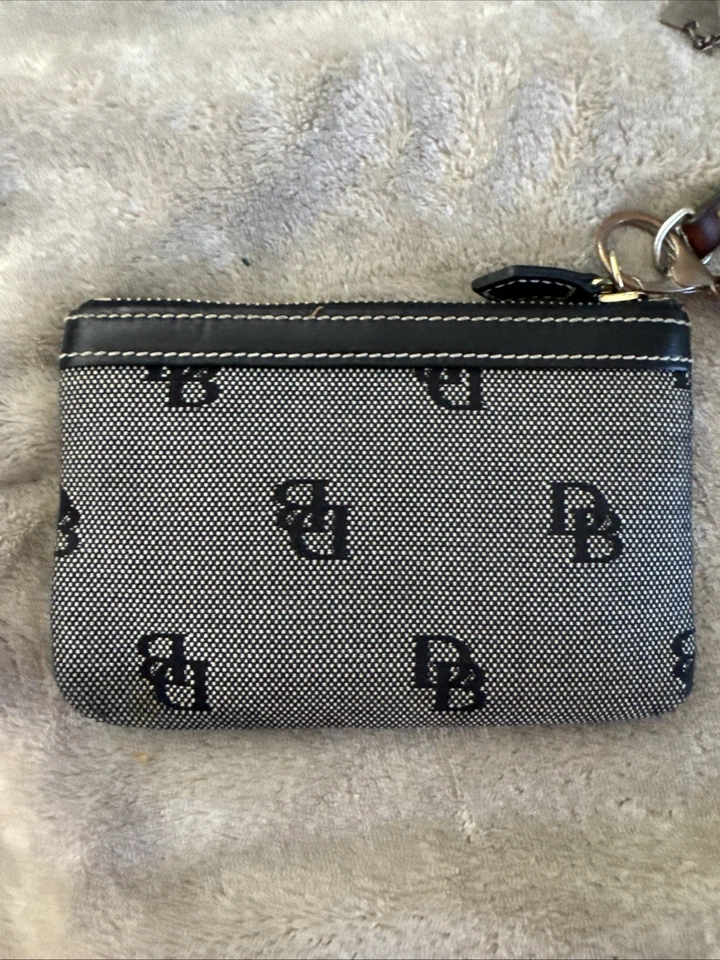 Dooney & Bourke DB Monograma Lona Muñequera Llave Bolsa Monedero Foto 3 de 4