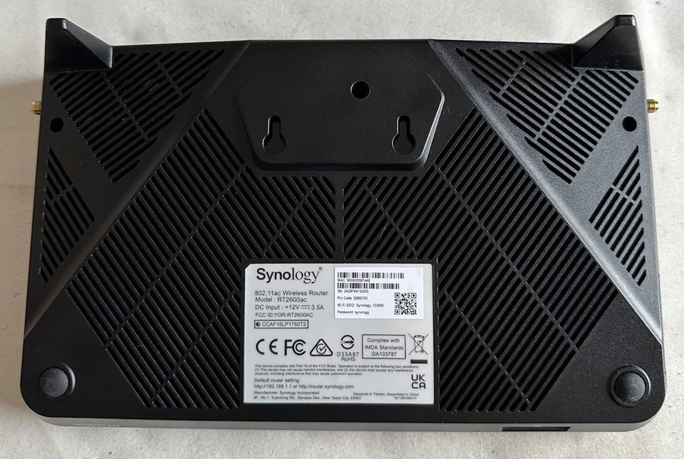 Router Synology RT2600AC 4x4 Gigabit de doble banda Foto 2 de 4