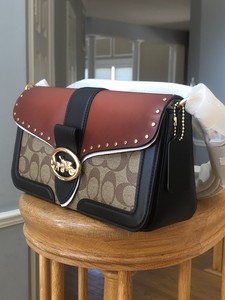 georgie shoulder bolsa in colorblock signature canvas with rivets