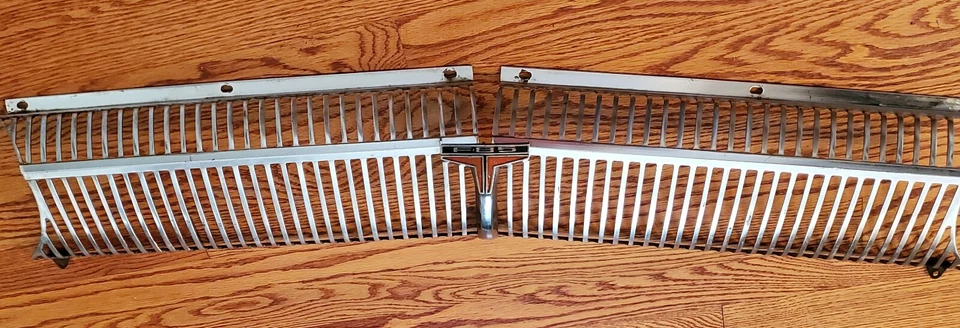 Oldsmobile Cutlass F85 1962 parrilla Foto 2 de 4