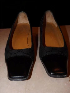 Escarpins chaussures en cuir verni noir imprimé signature Gucci pointure 6 talon bas