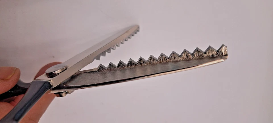 Wiss S-1540 Pinking Shears 7.5" Chrome Finish w/ Black Handles VTG Open Package - Image 3 of 4