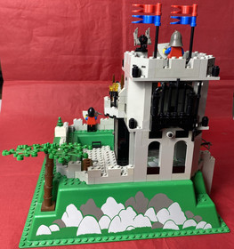 Vintage LEGO Castle Crusaders 6081 King's Mountain Fortress Complete - Pre-Owned