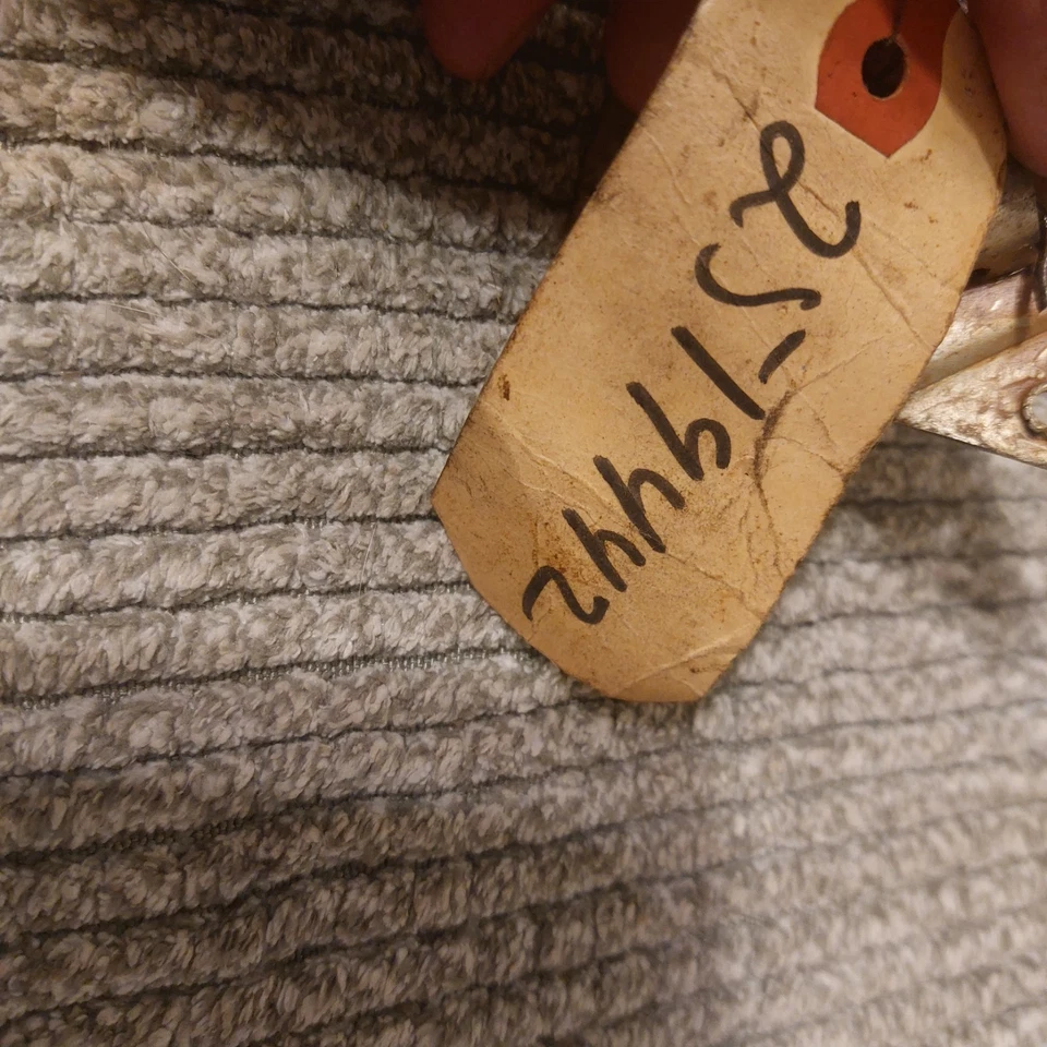 Cerradura de puerta delantera MoPar NOS (RT) - Dodge Pick-up D100 P/N 2519442 años 60 NOS Foto 2 de 4