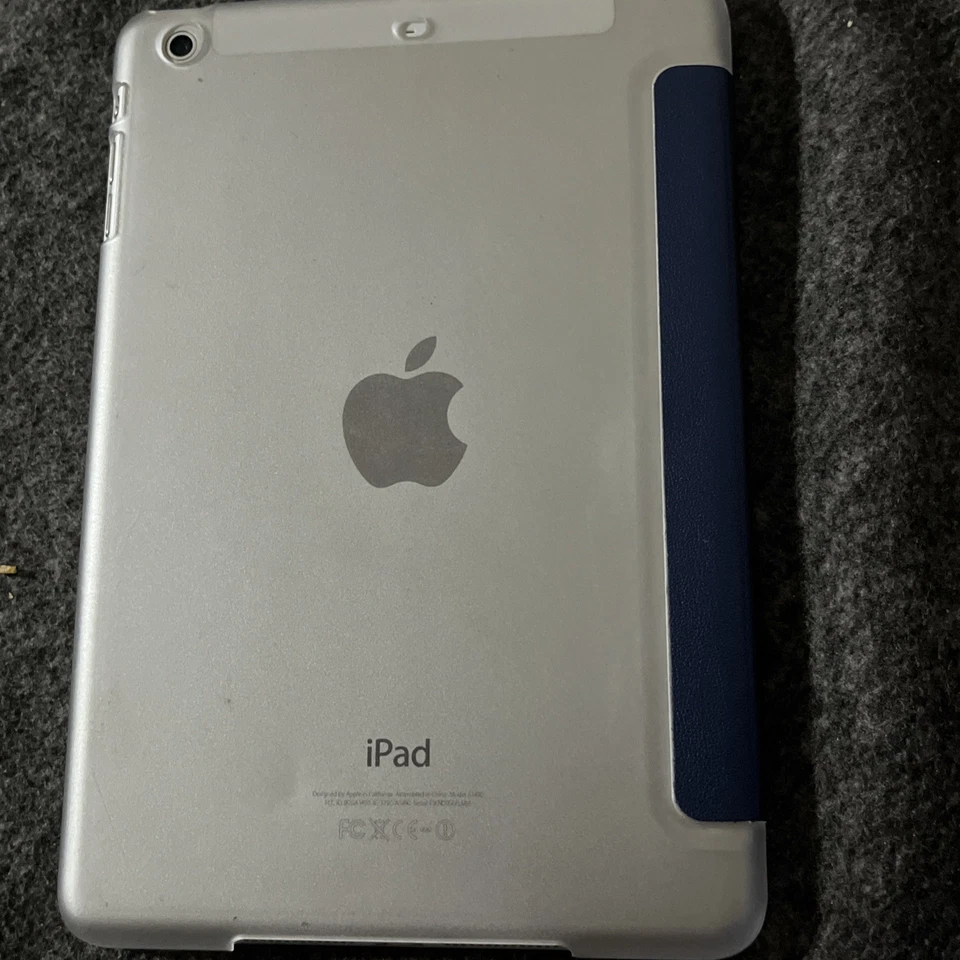 Apple iPad mini 2nd generation cellular/ Wi-Fi 7.9 Silver A1490 *Read* - Image 3 of 3