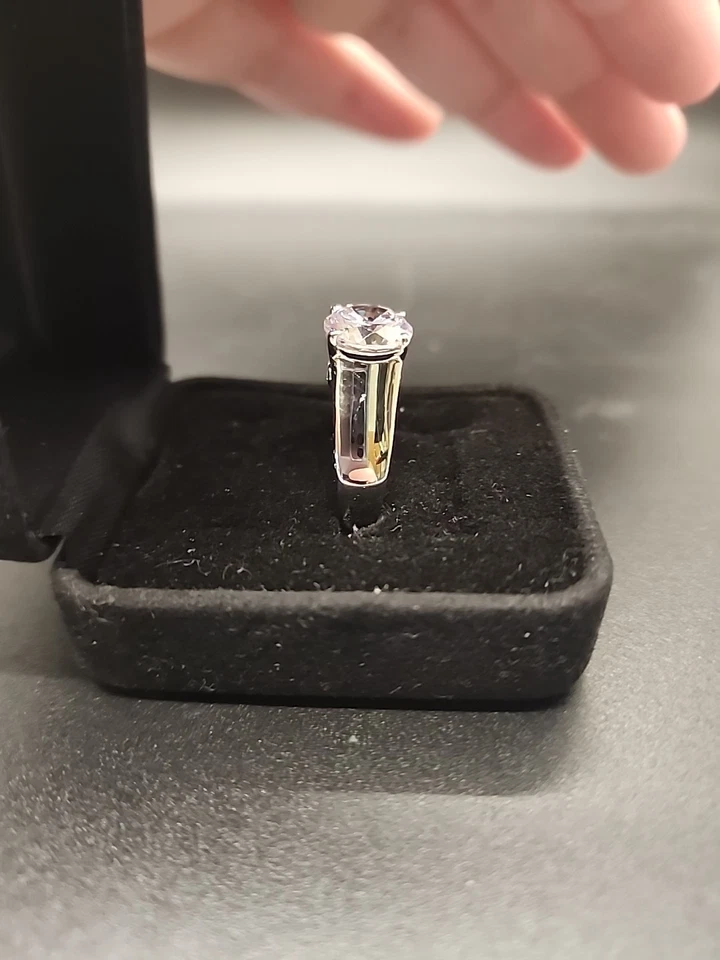 ANILLO CHARLES WINSTON BELLA LUCE 4,29 CTW CIRCONITA RODIO SOBRE ESTERLINA TALLA 8 Foto 3 de 4