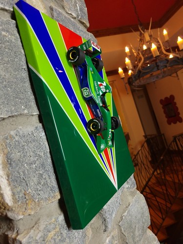 1/18 Jordan 191 F1 Michael Schumacher #32 Minichamps Wall Art Model Mount - Picture 9 of 16