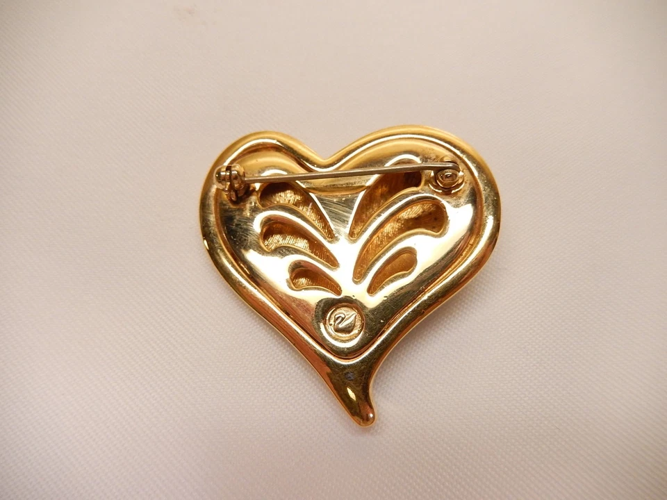 Broche corazón hinchado Swarovski enchapado en oro Foto 3 de 3