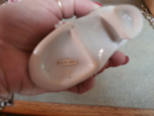 SET OF 2 VINTAGE LATE 1800'S LADIES CERAMIC BOOTS - Picture 6 of 7