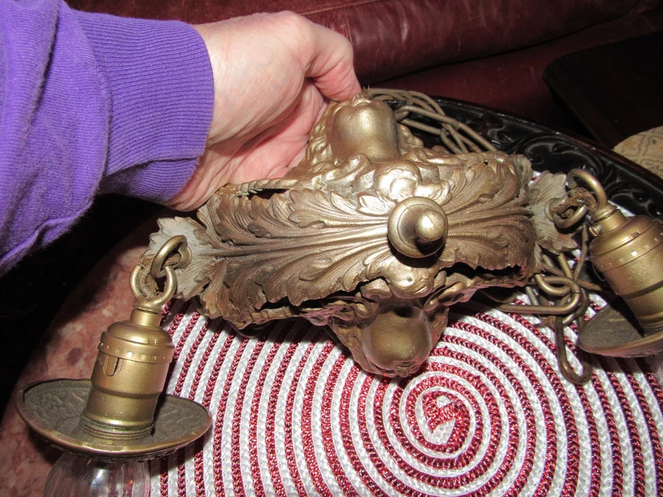 ANTIGUA LÁMPARA DE ARAÑA DE HIERRO FUNDIDO ART NOUVEAU QUERUBÍN ÁNGEL VINTAGE Foto 2 de 4