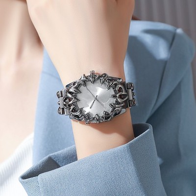 Unique Women Retro Watch Claw Dial Eye Motif Quartz Movement Durable Alloy Case