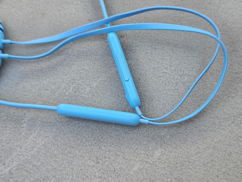 Beats Flex Wireless Earbuds - Apple W1 Headphone Chip, Magnetic Earphones, Class - Picture 3 of 22