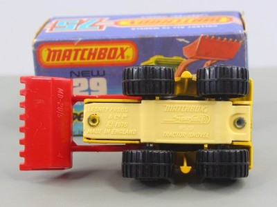 Matchbox Superfast 29 Tractor Shovel Digger, Original Box, VERY RARE CREAM BASE!