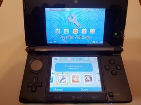 Nintendo 3DS 2GB with Circle Pad Pro- Complete CIB- Excellent Condition- US Ver