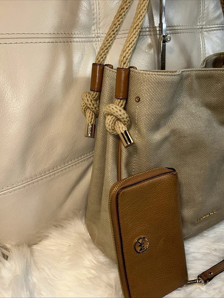 Michael Kors Lino Isla Bolso Cartera Muñequera Oro Pálido Metálico Agarre Bolso Foto 3 de 4