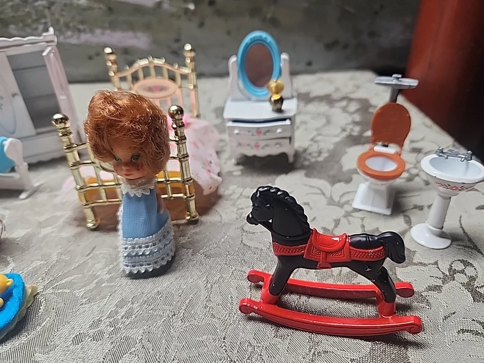 Lote 1980 Mattel The Littles Metal Die-Cast Casa de Muñecas Muebles y Muñecas Foto 3 de 4