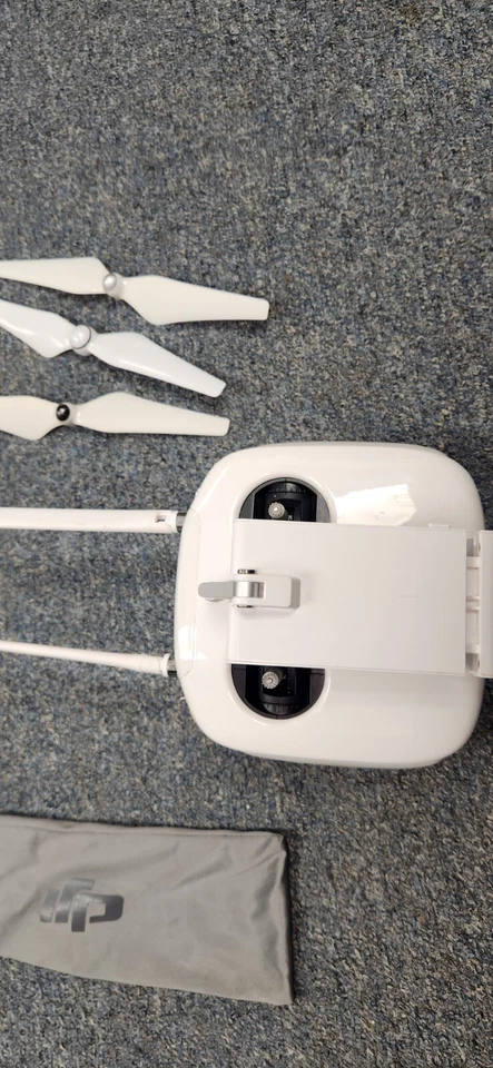 DJI Phantom 4 Drone OEM Transmitter Remote Control Radio GL300F & 3 New Blades - Image 4 of 4