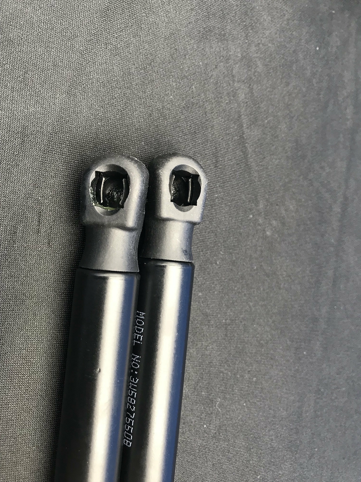 Bentley Flying Spur trunk shocks lift support L/R Struts