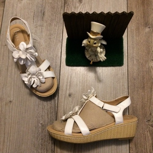 white platform sandals size 6