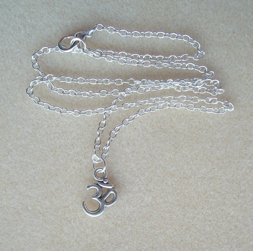 Small Ohm Aum Om Pendant Silver Plated 18" Chain Necklace in Gift Bag - Picture 2 of 5