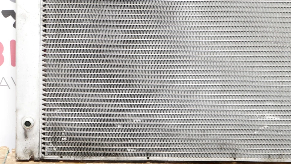 Conjunto de núcleo de radiador de refrigeración inferior delantero OEM BMW E60 E61 E63 E64 Foto 2 de 4