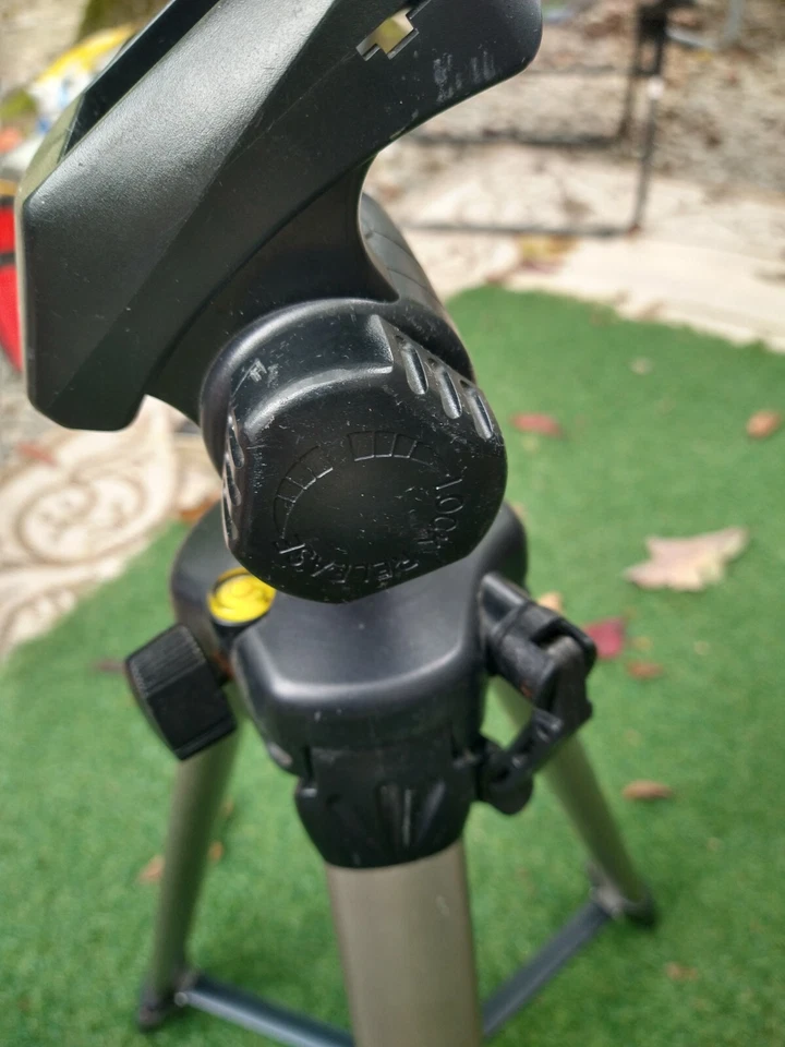 QUANTARAY TRIPOD FOR CAMERA OR VIDEO EXPANDS TO 60" INCHES - GREAT CONDITION! - Image 4 of 4