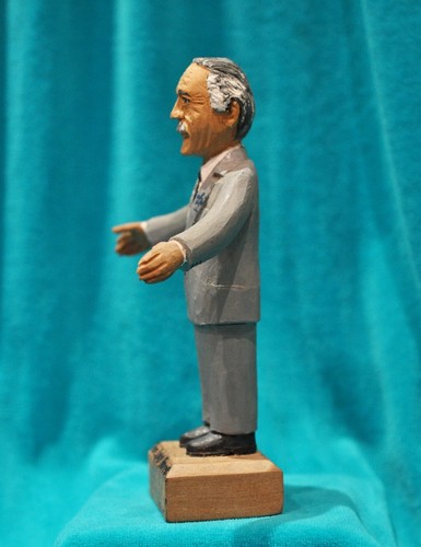 Puerto Rico Art vintage wood carving Gov. Luis A. Ferre by artesano Jose Negron - Picture 2 of 9