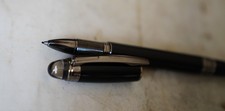 SUPERBE STYLO ROLLER MONTBLANC STARWALKER EN RESINE NOIRE - FINITION ULTRA BLACK