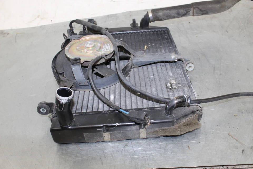 1999 2000 2001 2002 99 00 01 02 YAMAHA YZF R6 RADIADOR MOTOR REFRIGERACIÓN OEM Foto 2 de 4