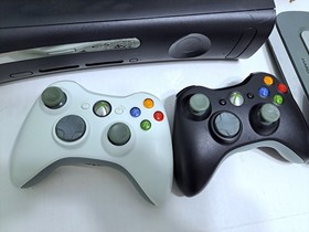 Microsoft Xbox 360 Elite Console Bundle Controllers Power Supply Cables Kinect 