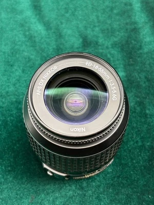 Objectif Nikon AF-S DX Zoom-Nikkor 18-55 mm f/3,5-5,6 G ED pour pièces - Photo 1/4
