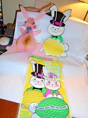 Vtage Set Of 2 Easter Bunny Honeycomb Art Tissue Diecut Centerpiece Beistle+ B-3