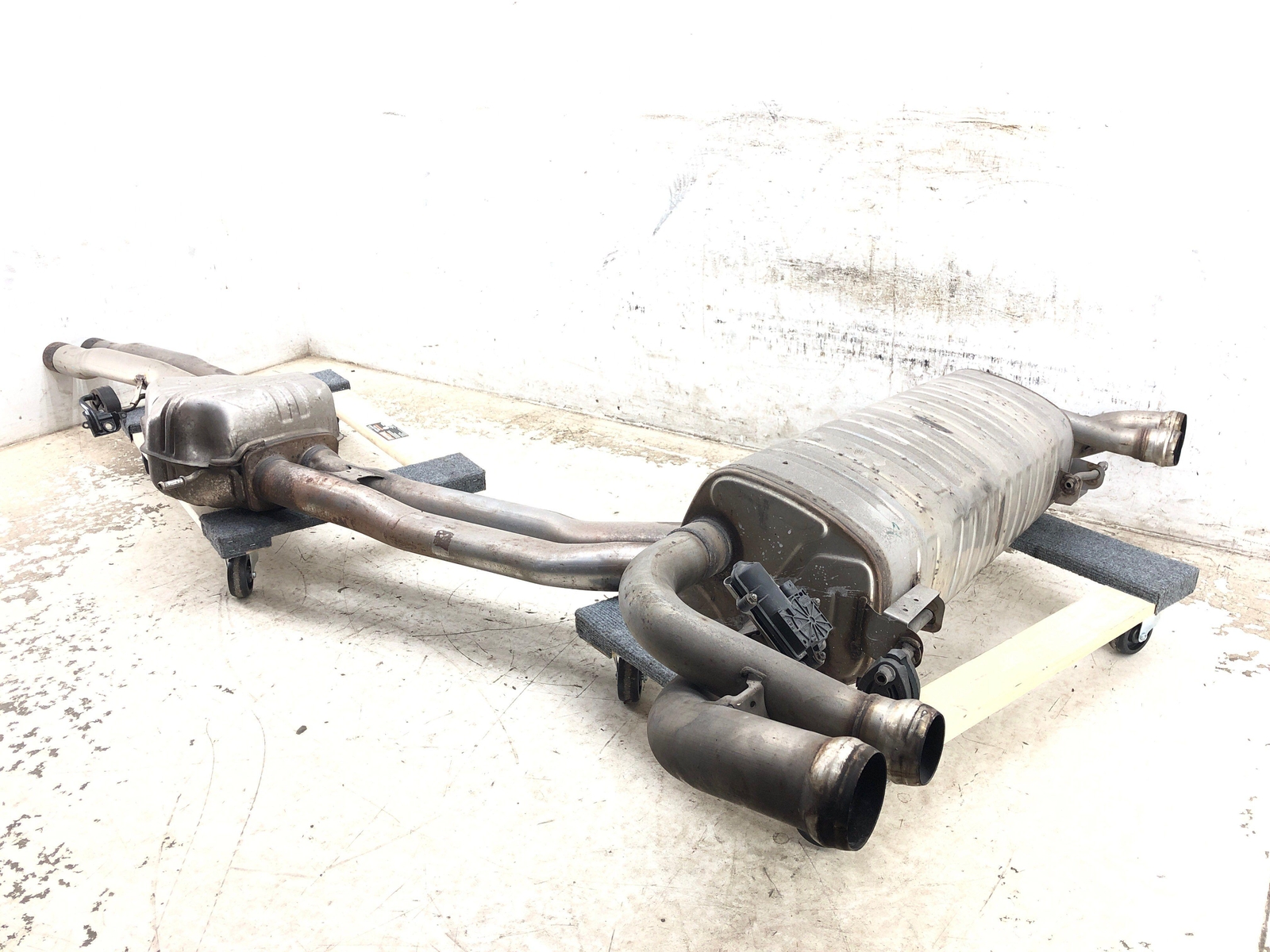 2016-2020 BENTLEY BENTAYGA 6.0L W12 REAR EXHAUST MUFFLER END TAIL PIPE W/O TIPS